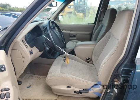 1997 Ford Explorer из США, поврежденный, VIN 1FMDU34E5VZC35411